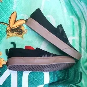 VANS Slip On Flats James Johnson Native Sun Print Black Men\'s 8.5 Women\'s 11 Vans | Shoes | Vans Slip On Flats James Johnson Native Sun  main image 2